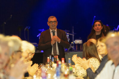 Photo du Maire qui fait un discours - Agrandir l'image 2 sur 20, fenêtre modale