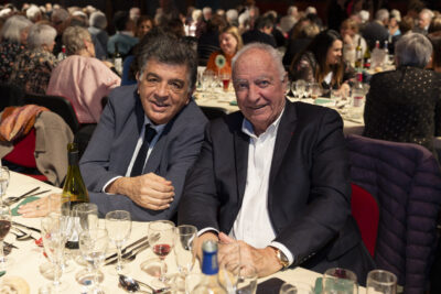 Photo de l'élu M. Bensoussan à table avec un sénior en train de sourire à l'objectif - Agrandir l'image 10 sur 20, fenêtre modale
