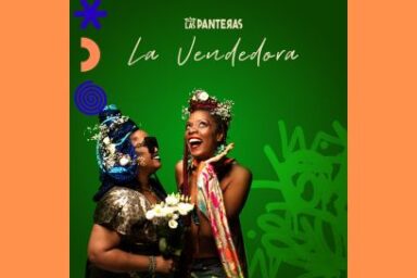 cover de disque du groupe Las Panteras, fond vert jungle et artistes de type afro vêtues de coiffes et de tissus brodés, tout sourire et en mouvement