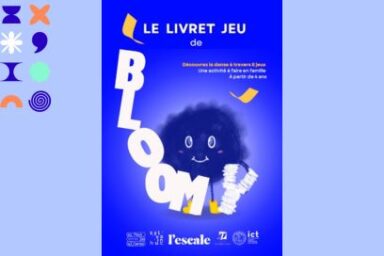 affiche de Bloomy le personnage du livretjeu, sortede boule bleu sombre souriante qui fait penser à un personnage de livre-jeunesse
