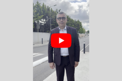 Miniature youtube avec le Maire face caméra dans une rue - Agrandir l'image, fenêtre modale