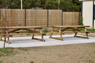 photo de tables de pique-nique - Agrandir l'image 2 sur 2, fenêtre modale