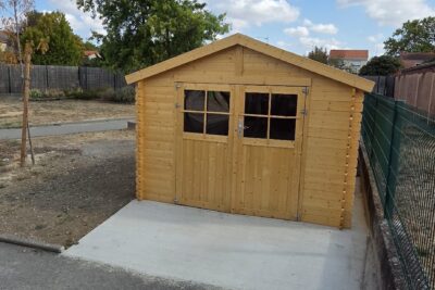photo d'une cabane en bois - Agrandir l'image 2 sur 3, fenêtre modale