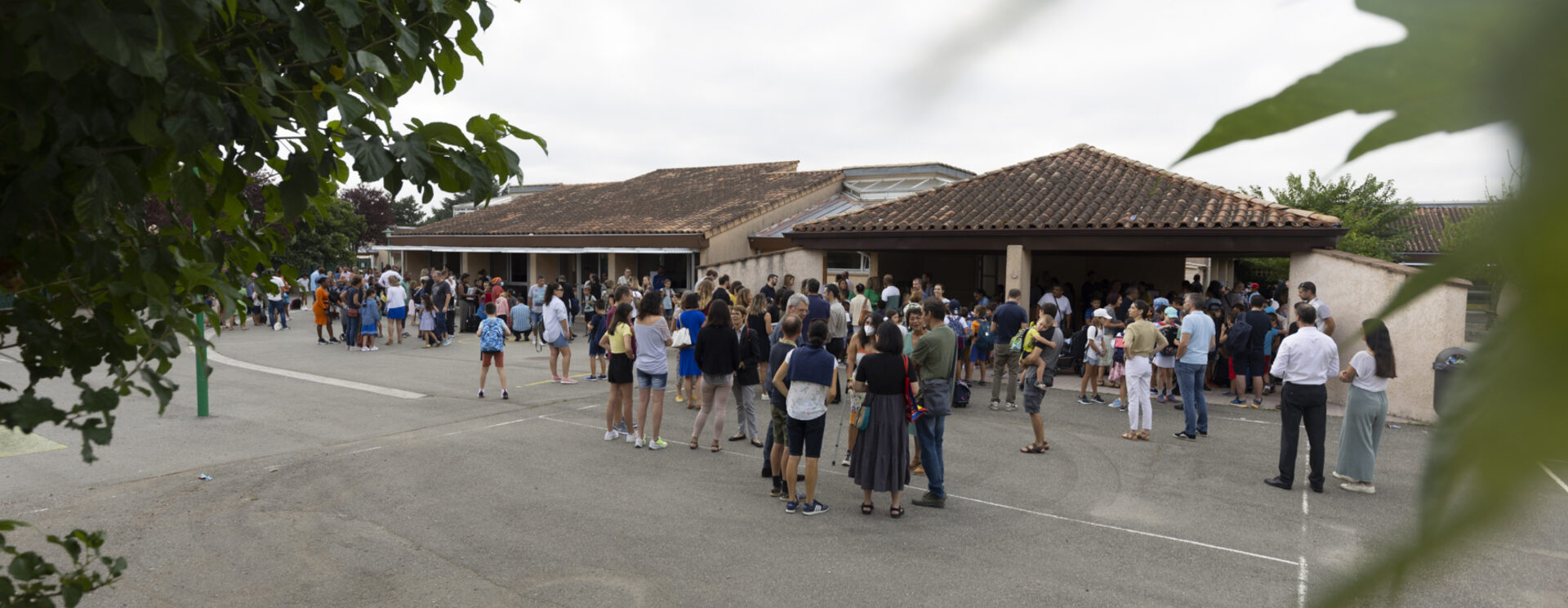 Rentrée scolaire photo depuis la cour d'école