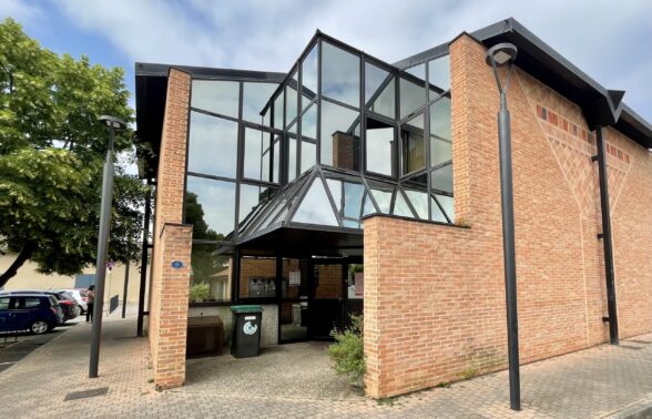 Photo de la façade de l'École d'Enseignements Artistiques
