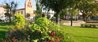 Photo du square audigé avec vue sur l'église