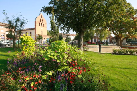 Photo du square audigé avec vue sur l'église