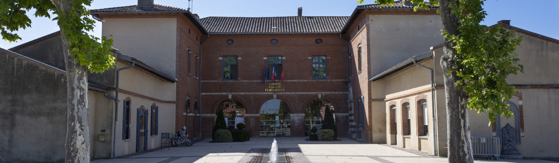 Photo face mairie de tournefeuille