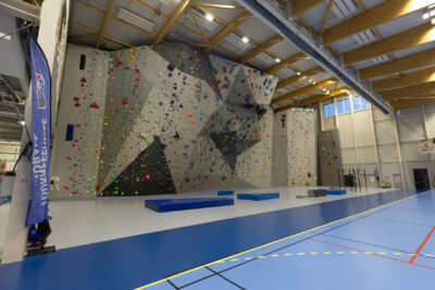Photo du mur d'escalade intérieur - Agrandir l'image 6 sur 8, fenêtre modale