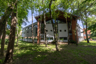 Photo du jardin de la Médiathèque - Agrandir l'image 12 sur 12, fenêtre modale