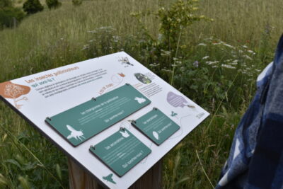 Photo d'un panneau pédagogique dans un paysage naturel - Agrandir l'image 3 sur 3, fenêtre modale