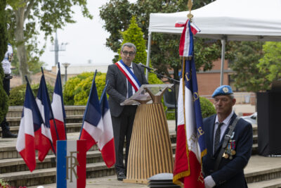 Le Maire Frédéric Parre fait un discours - Agrandir l'image 3 sur 10, fenêtre modale