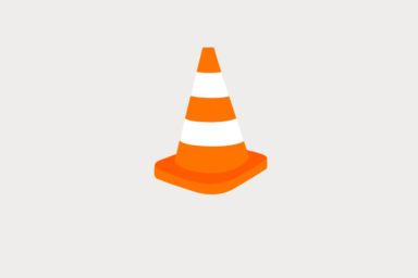 Visuel fond gris avec cône orange de travaux au centre