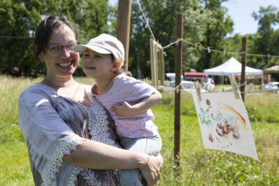Une maman et sa fille - Agrandir l'image 9 sur 32, fenêtre modale