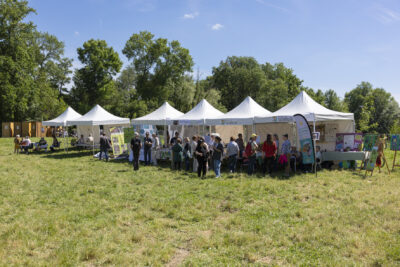 Des stands de la fête de la nature - Agrandir l'image 13 sur 32, fenêtre modale