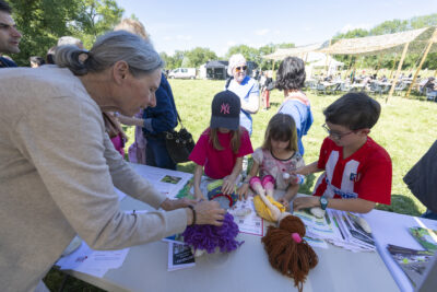 Les habitants s'amusent - Agrandir l'image 17 sur 32, fenêtre modale