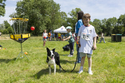 Un garçon et son chien - Agrandir l'image 6 sur 32, fenêtre modale
