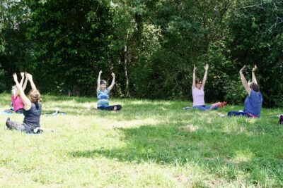 Des habitantes se relaxent  - Agrandir l'image 25 sur 32, fenêtre modale