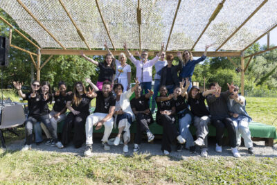 Le Maire avec des jeunes - Agrandir l'image 2 sur 20, fenêtre modale