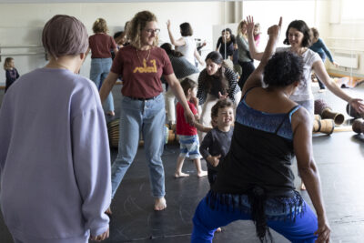 Séance parents enfants debout - Agrandir l'image 15 sur 31, fenêtre modale