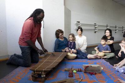Monsieur qui joue du xylophone - Agrandir l'image 6 sur 31, fenêtre modale