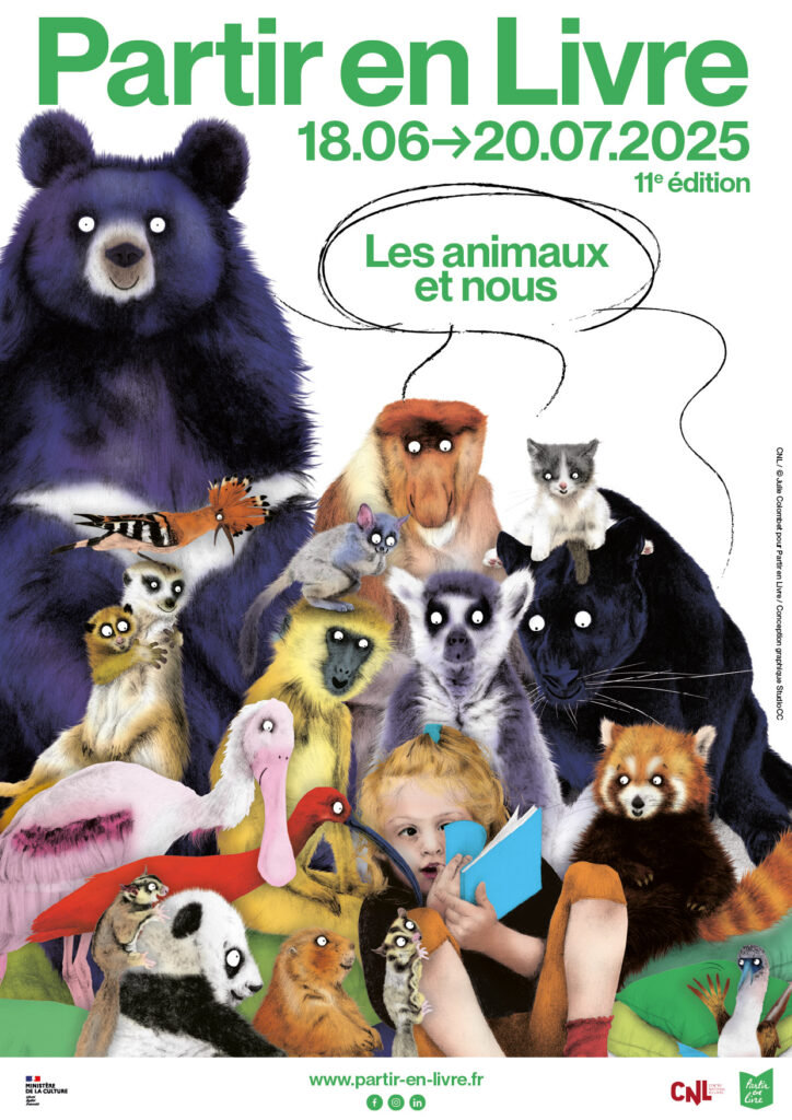 Affiche version paysage avec écrit en haut à droite, en vert "Partir en livre", et sur fond blanc, des illustrations dessinées d'animaux sauvages avec des yeux dessinés en ronds blanc et petit point noir, qui lisent ensemble - Agrandir l'image, fenêtre modale