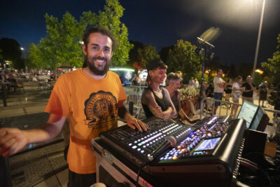 Agrandir l'image 4 sur 17, fenêtre modale