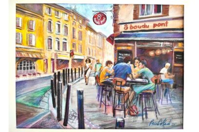 Dessin au pastel ou crayon de couleur d'une rue avec au premier plan une terrasse de brasserie et des gens attablés - Agrandir l'image, fenêtre modale