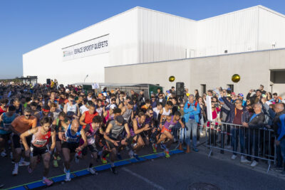 photo du départ de la course au niveau de l'espace sportif de quéfets - Agrandir l'image 2 sur 23, fenêtre modale