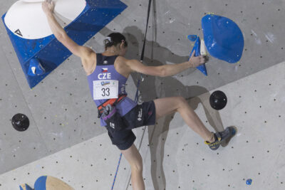 photo d'un grimpeur sur le mur - Agrandir l'image 65 sur 68, fenêtre modale