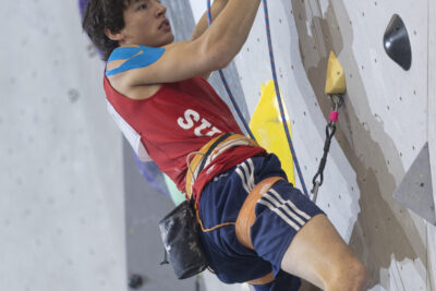 photo d'un grimpeur sur le mur - Agrandir l'image 67 sur 68, fenêtre modale