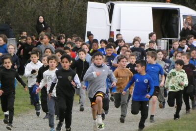 photo des garçons en pleine course de face - Agrandir l'image 11 sur 21, fenêtre modale